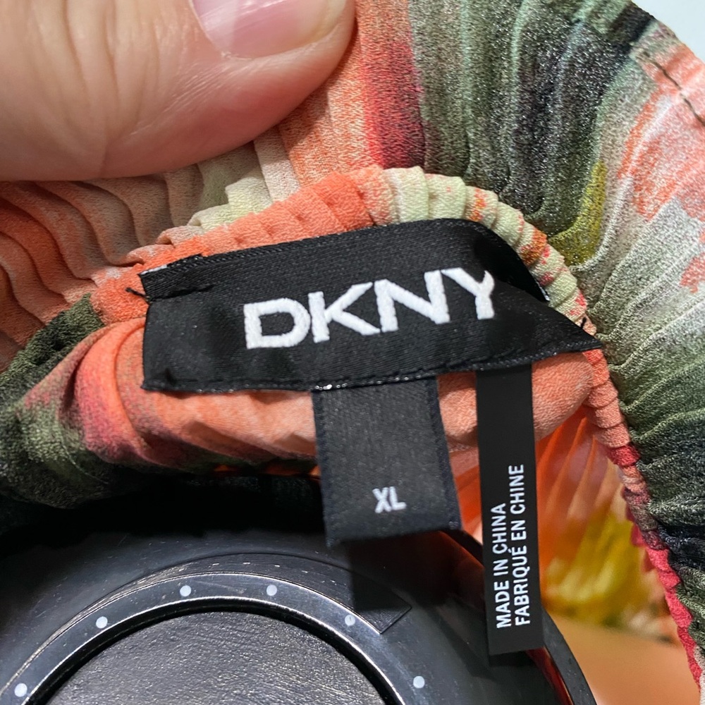 *SALE DKNY Sleeveless Blouse - Picture 5 of 7